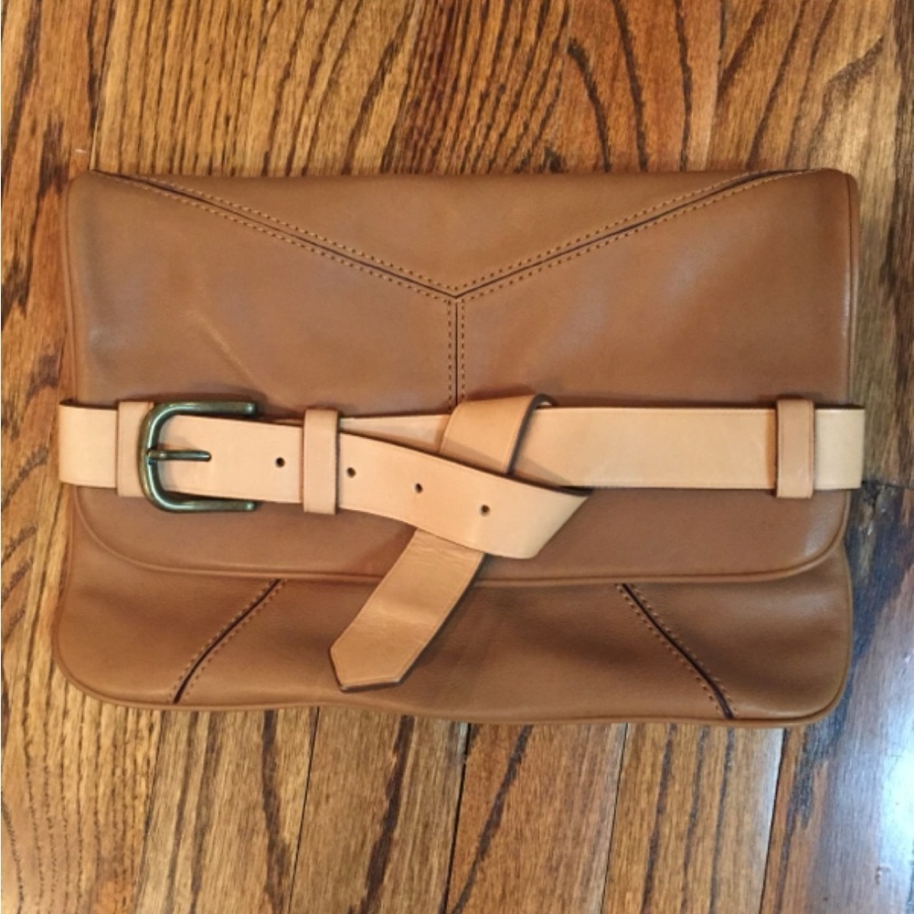 🔥Ann Taylor - Neutral Leather Clutch with Belt Detail